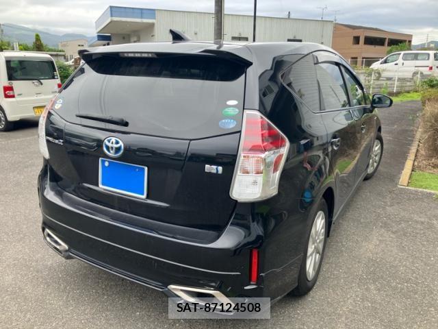Toyota PRIUS ALPHA 2015-10 8101387-3