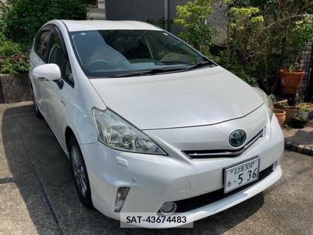 Toyota PRIUS ALPHA 2014-07 8101384-0