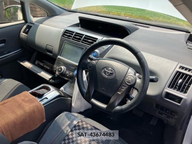 Toyota PRIUS ALPHA 2014-07 8101384-13