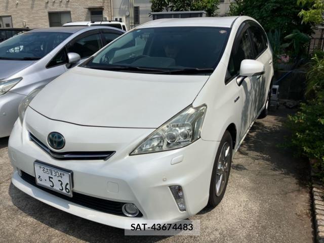Toyota PRIUS ALPHA 2014-07 8101384-1