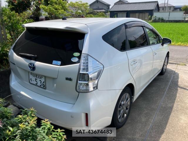 Toyota PRIUS ALPHA 2014-07 8101384-2
