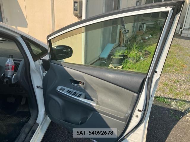 Toyota PRIUS ALPHA 2012-12 8101404-15