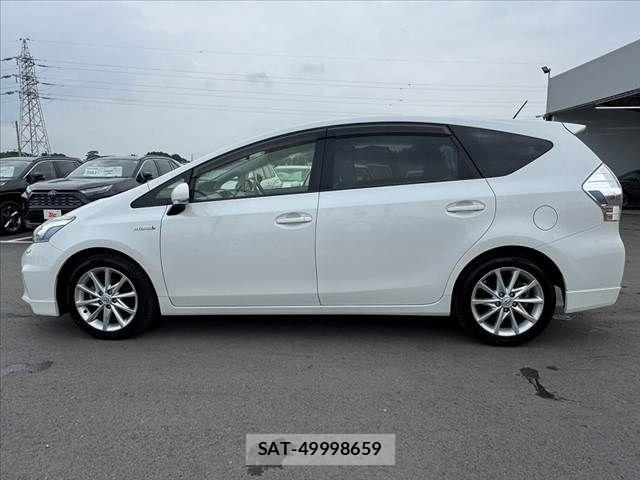 Toyota PRIUS ALPHA 2014-06 8101365-10