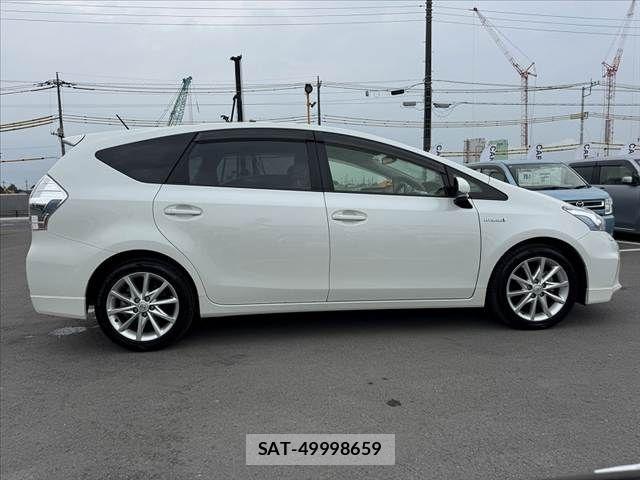 Toyota PRIUS ALPHA 2014-06 8101365-11