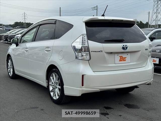 Toyota PRIUS ALPHA 2014-06 8101365-12