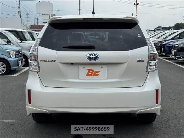 Toyota PRIUS ALPHA 2014-06 8101365-13