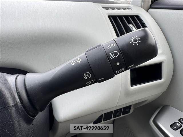 Toyota PRIUS ALPHA 2014-06 8101365-27
