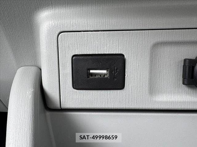 Toyota PRIUS ALPHA 2014-06 8101365-29