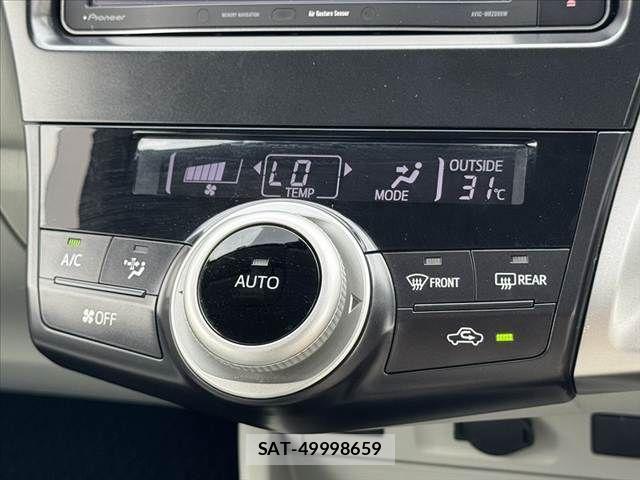 Toyota PRIUS ALPHA 2014-06 8101365-3