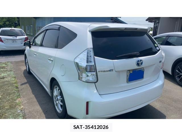 Toyota PRIUS ALPHA 2014-02 8101406-11
