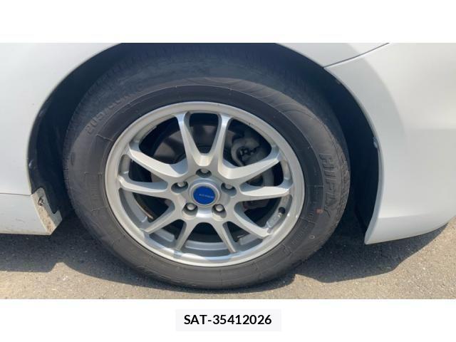 Toyota PRIUS ALPHA 2014-02 8101406-6