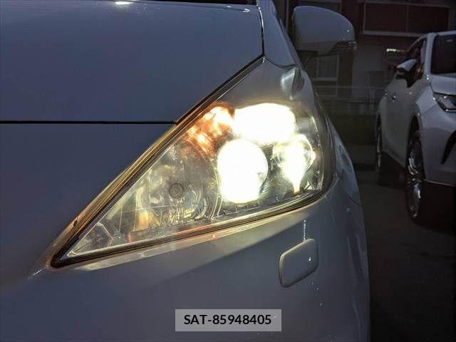 Toyota PRIUS ALPHA 2011-06 8101377-11