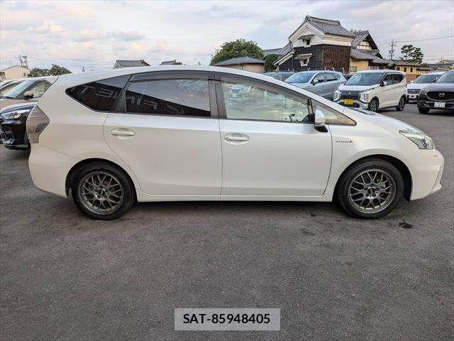 Toyota PRIUS ALPHA 2011-06 8101377-16
