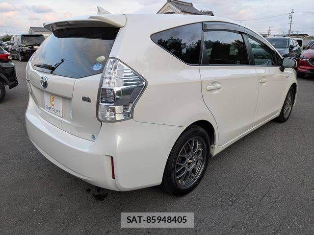 Toyota PRIUS ALPHA 2011-06 8101377-17