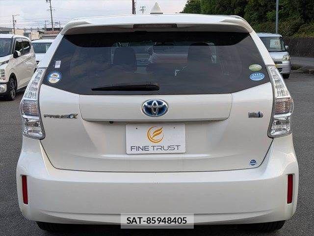 Toyota PRIUS ALPHA 2011-06 8101377-18