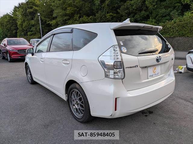 Toyota PRIUS ALPHA 2011-06 8101377-19