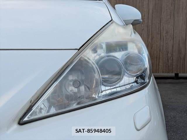 Toyota PRIUS ALPHA 2011-06 8101377-21
