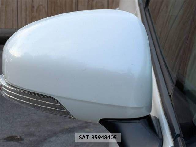 Toyota PRIUS ALPHA 2011-06 8101377-26