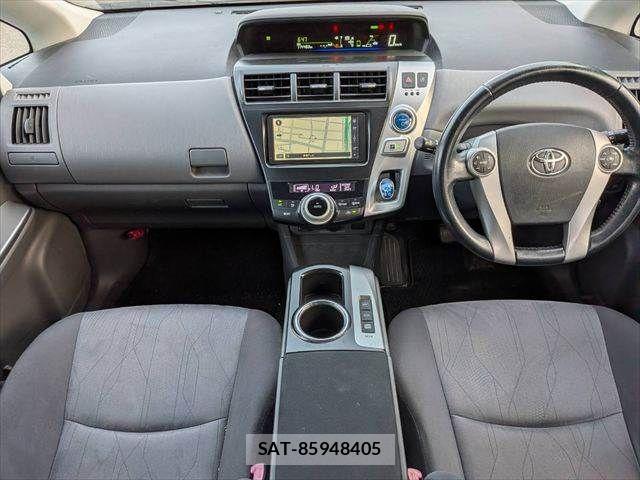 Toyota PRIUS ALPHA 2011-06 8101377-2