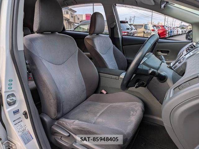 Toyota PRIUS ALPHA 2011-06 8101377-6