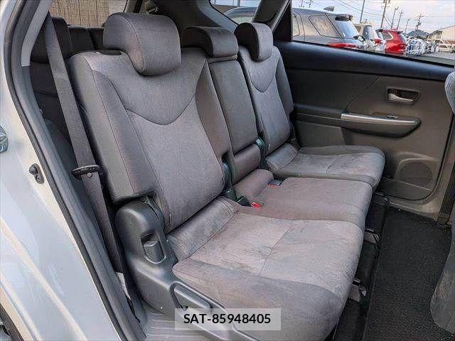 Toyota PRIUS ALPHA 2011-06 8101377-7