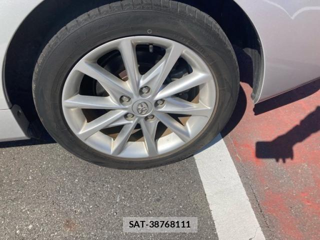 Toyota PRIUS ALPHA 2012-08 8101396-1