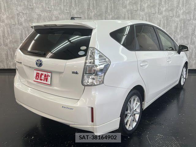 Toyota PRIUS ALPHA 2012-02 8101364-2