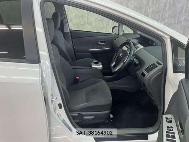 Toyota PRIUS ALPHA 2012-02 8101364-3