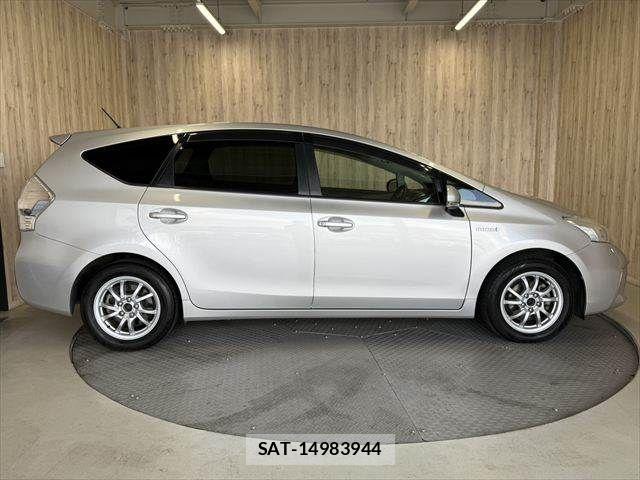 Toyota PRIUS ALPHA 2011-06 8101374-17
