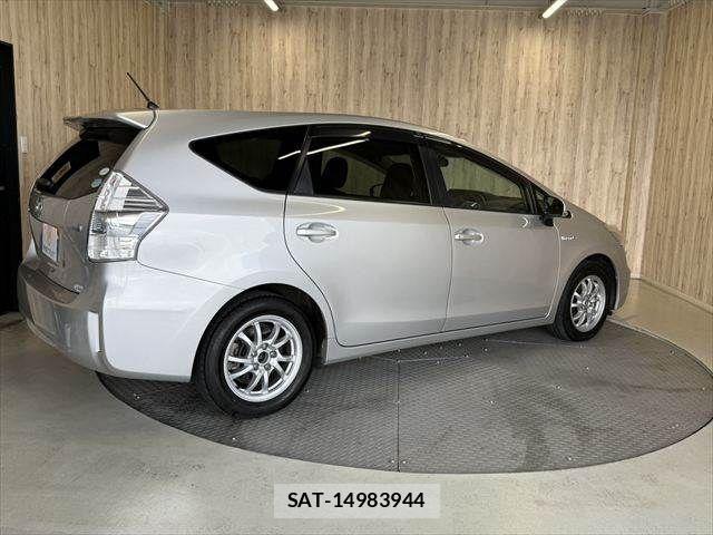 Toyota PRIUS ALPHA 2011-06 8101374-18