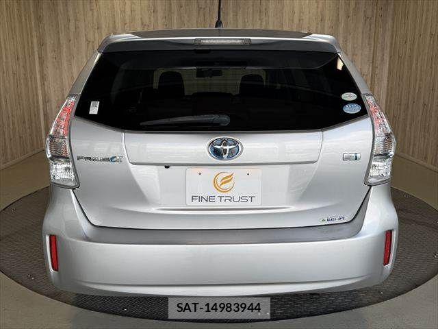 Toyota PRIUS ALPHA 2011-06 8101374-19