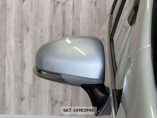 Toyota PRIUS ALPHA 2011-06 8101374-26