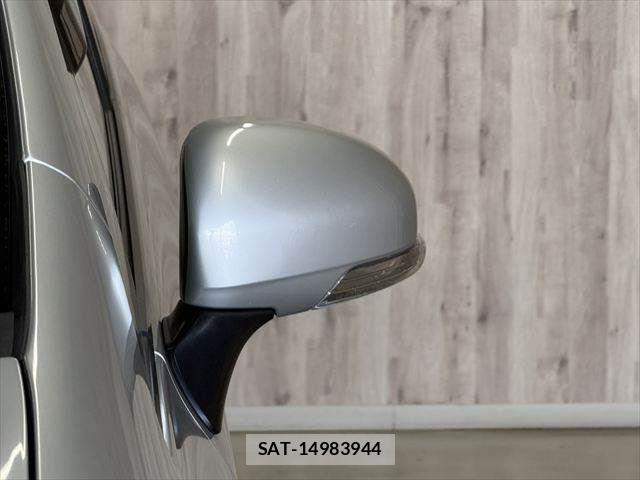 Toyota PRIUS ALPHA 2011-06 8101374-27