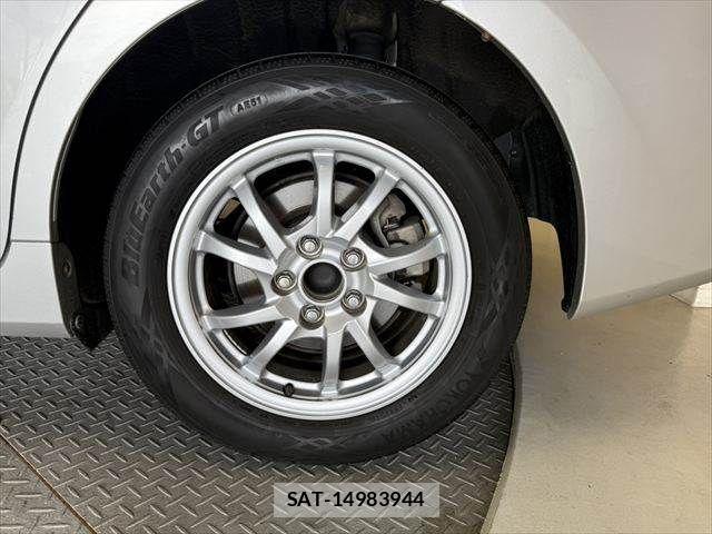 Toyota PRIUS ALPHA 2011-06 8101374-28