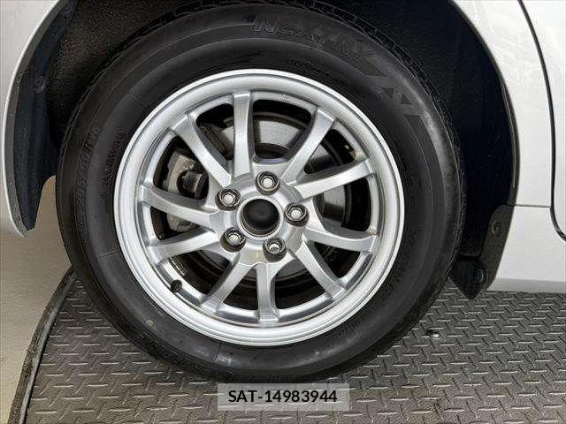 Toyota PRIUS ALPHA 2011-06 8101374-29