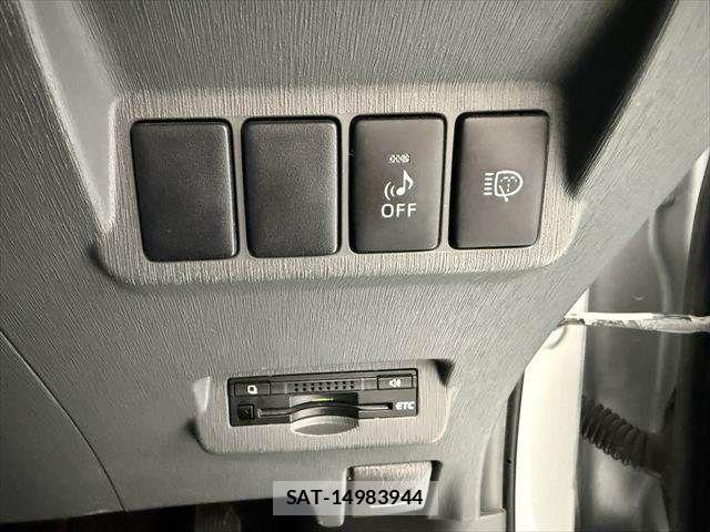 Toyota PRIUS ALPHA 2011-06 8101374-6
