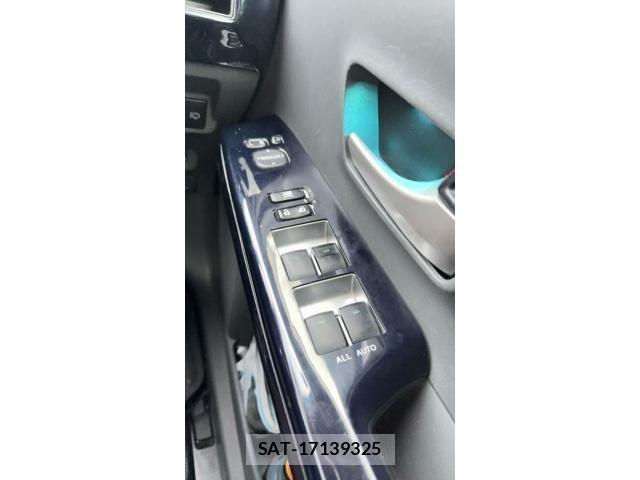 Toyota PRIUS ALPHA 2013-07 8101388-23