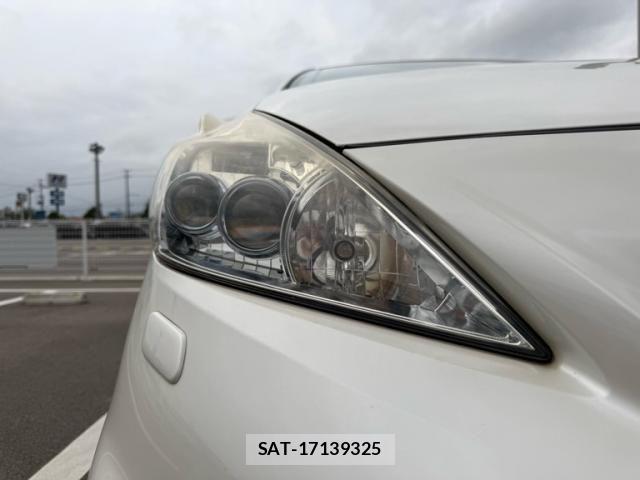 Toyota PRIUS ALPHA 2013-07 8101388-3