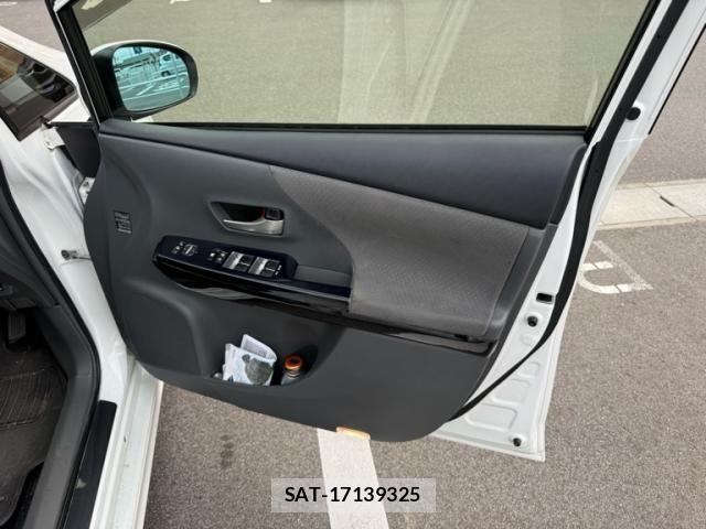Toyota PRIUS ALPHA 2013-07 8101388-7