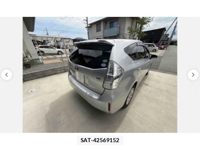 Toyota PRIUS ALPHA 2012-05 8131988-1