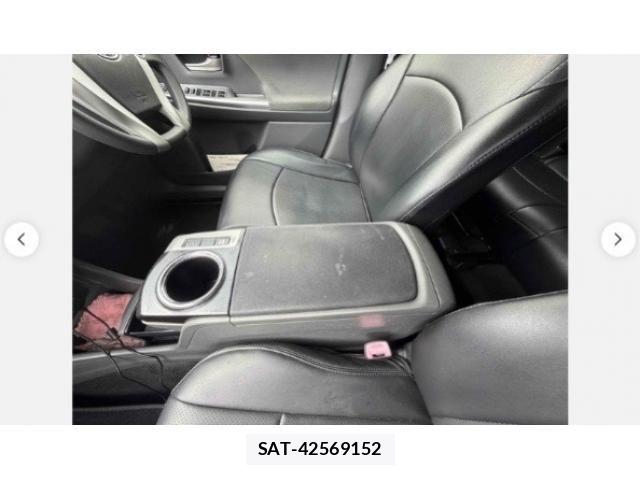 Toyota PRIUS ALPHA 2012-05 8131988-3