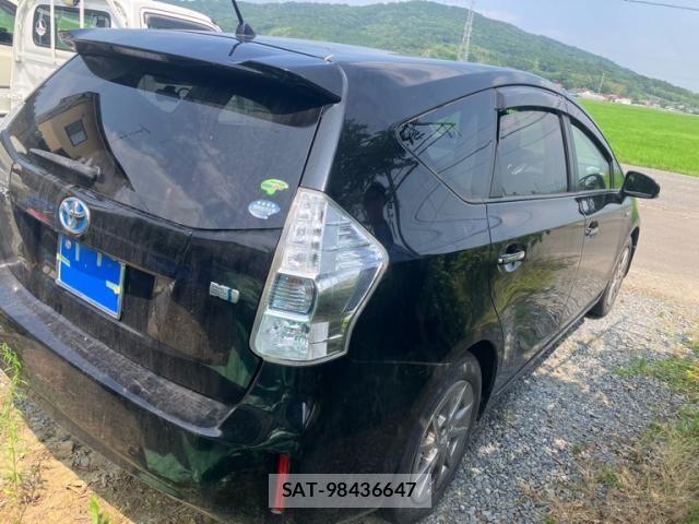 Toyota PRIUS ALPHA 2014-03 8131989-4