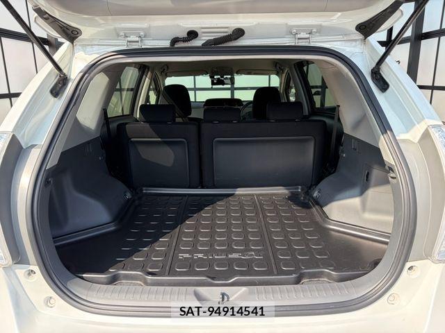 Toyota PRIUS ALPHA 2014-02 8131977-15