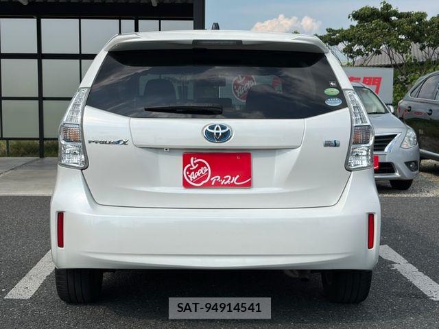 Toyota PRIUS ALPHA 2014-02 8131977-6