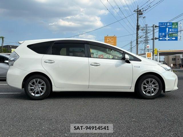 Toyota PRIUS ALPHA 2014-02 8131977-7