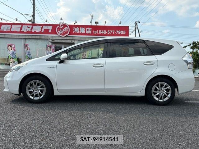 Toyota PRIUS ALPHA 2014-02 8131977-8