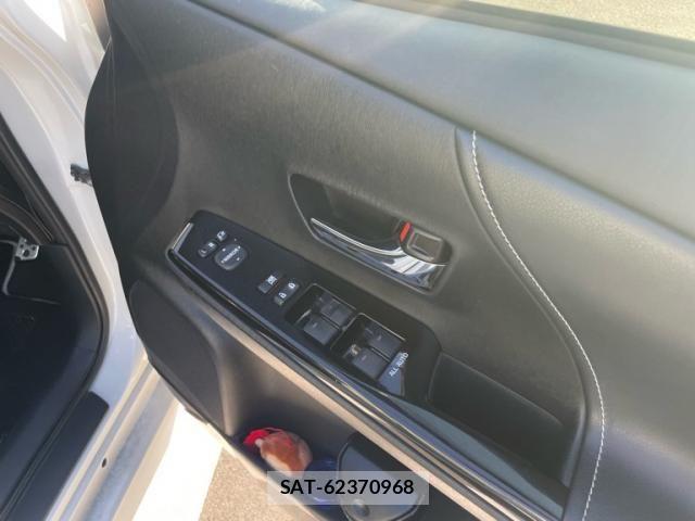 Toyota PRIUS ALPHA 2015-09 8131976-9