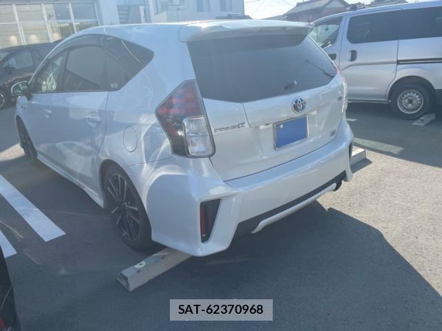 Toyota PRIUS ALPHA 2015-09 8131976-2