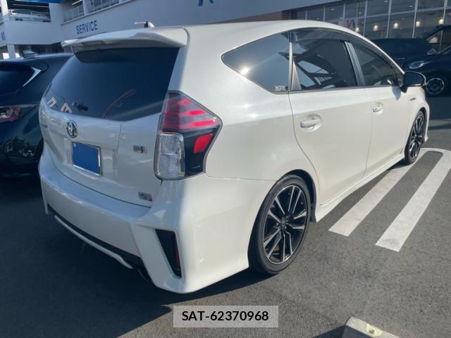 Toyota PRIUS ALPHA 2015-09 8131976-3