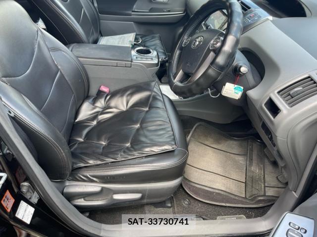 Toyota PRIUS ALPHA 2014-03 8131982-12